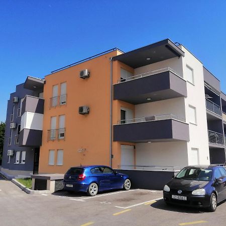 Luxury Apartment Queen Солин Екстериор снимка