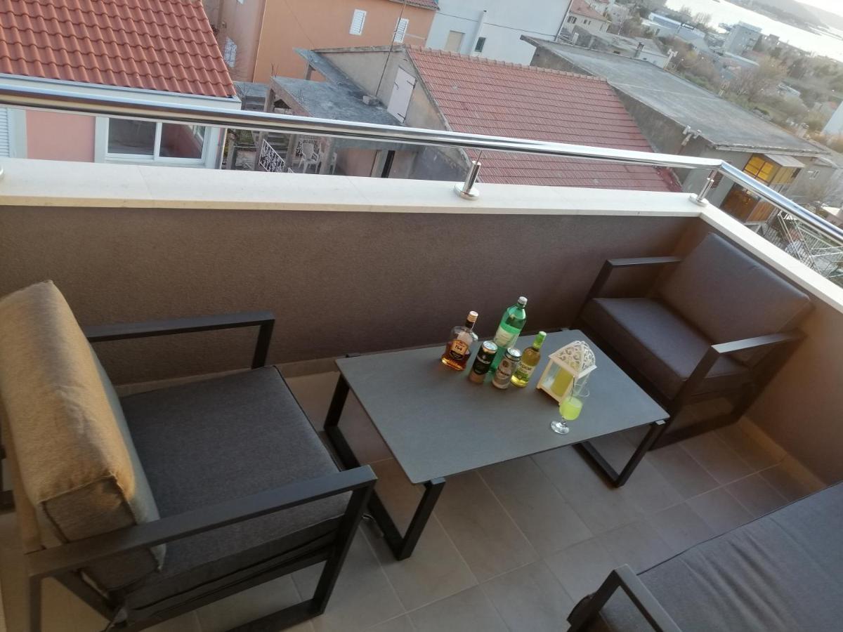 Luxury Apartment Queen Солин Екстериор снимка